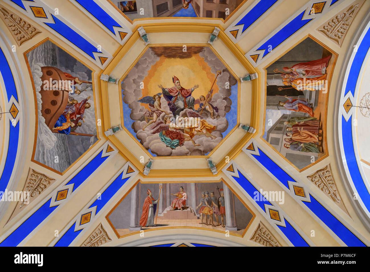Frankreich, Haute Savoie, St Nicolas de Veroce, Les Sentiers du Barock, St Nicolas de Veroce, Kirchendach Malerei Stockfoto