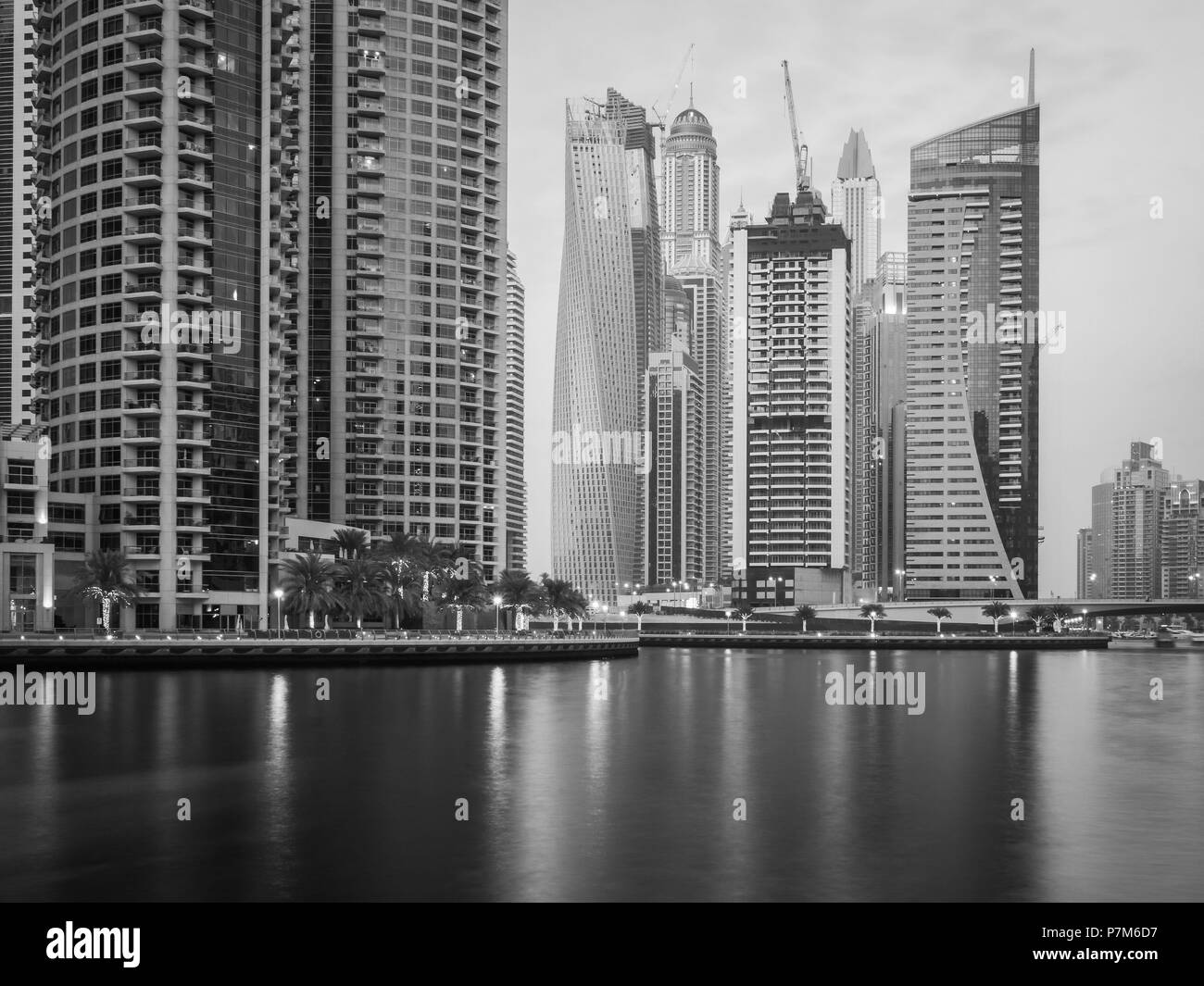 Monochrome Panorama der Wolkenkratzer in Dubai, Vereinigte Arabische Emirate Stockfoto