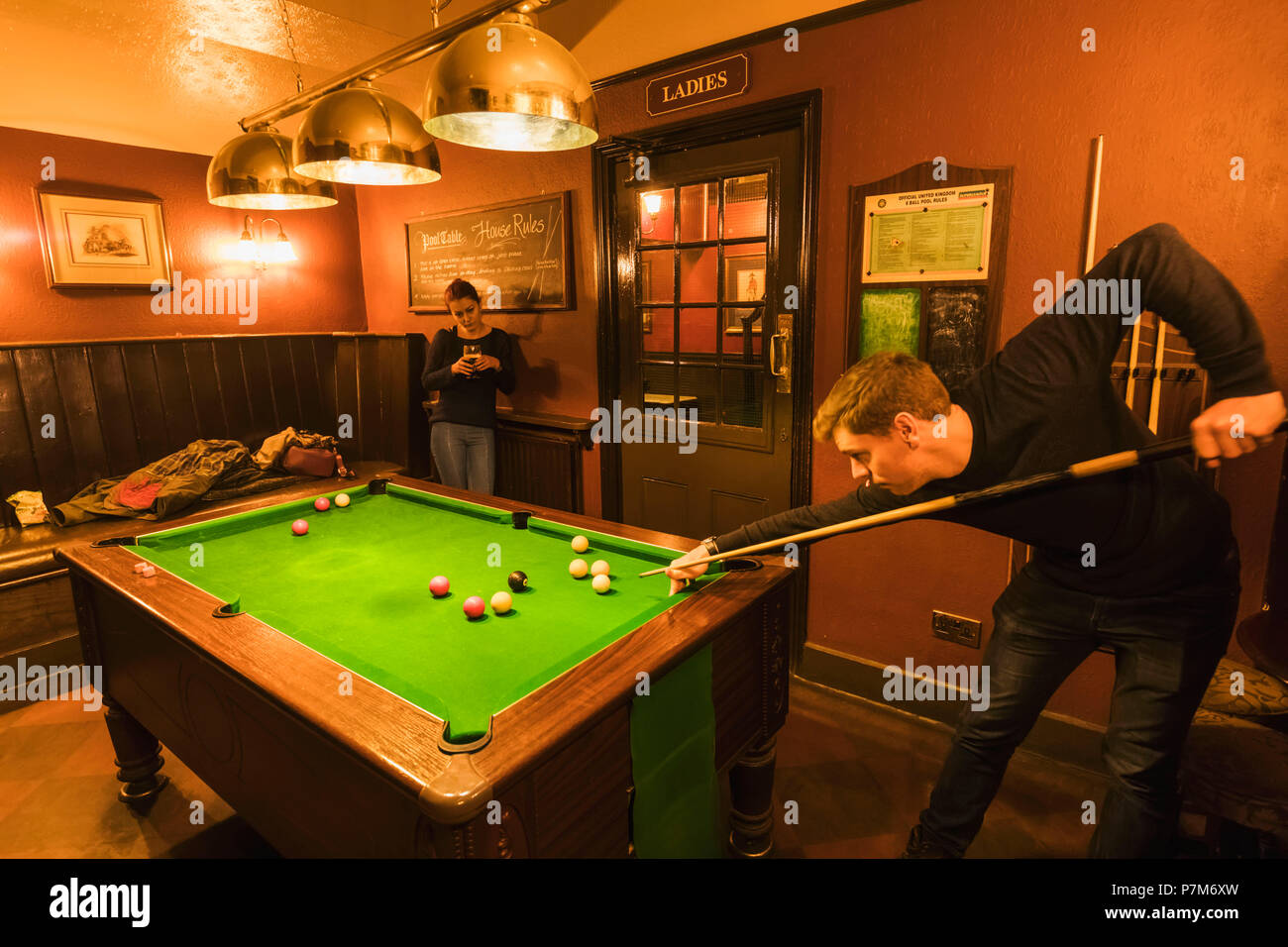 England, London, Southwark, Anker, Tippen Sie auf ein Pub, ein paar Spielen Pool Stockfoto