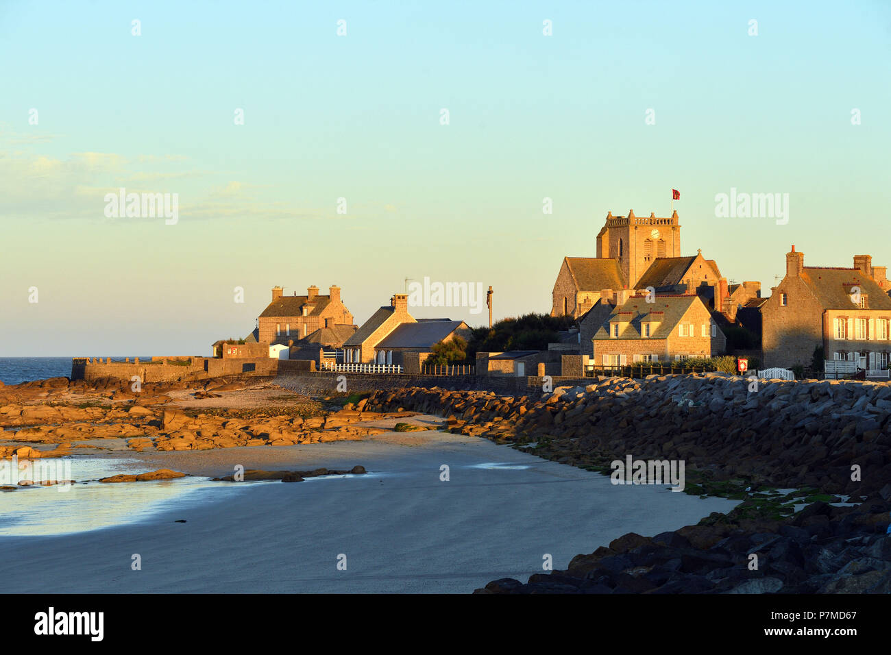 Manche, Cotentin, Frankreich, Barfleur, mit der Bezeichnung Les Plus Beaux Dörfer de France (The Most Beautiful Dörfer Frankreichs), Saint-Nicolas-Kirche, gebaut vom 17. Jahrhundert bis 19. Jahrhundert Stockfoto