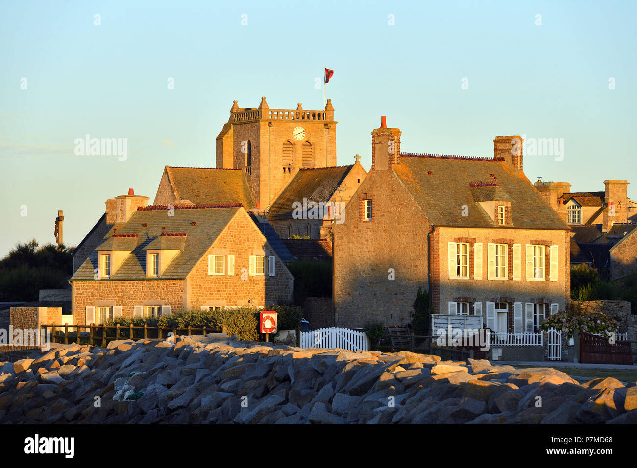 Manche, Cotentin, Frankreich, Barfleur, mit der Bezeichnung Les Plus Beaux Dörfer de France (The Most Beautiful Dörfer Frankreichs), Saint-Nicolas-Kirche, gebaut vom 17. Jahrhundert bis 19. Jahrhundert Stockfoto