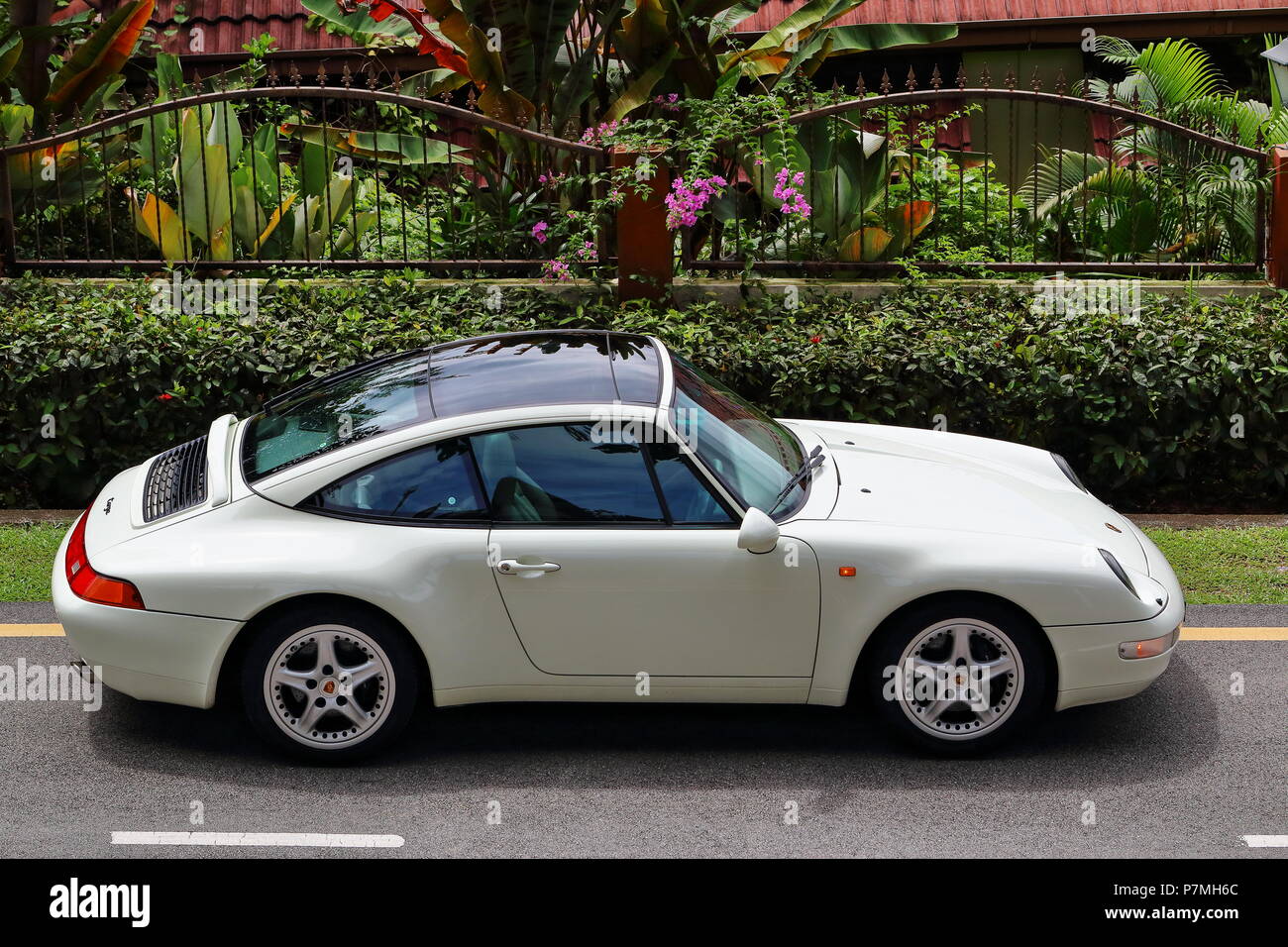 Porsche 911 993 Targa Glasdach Stockfotografie - Alamy