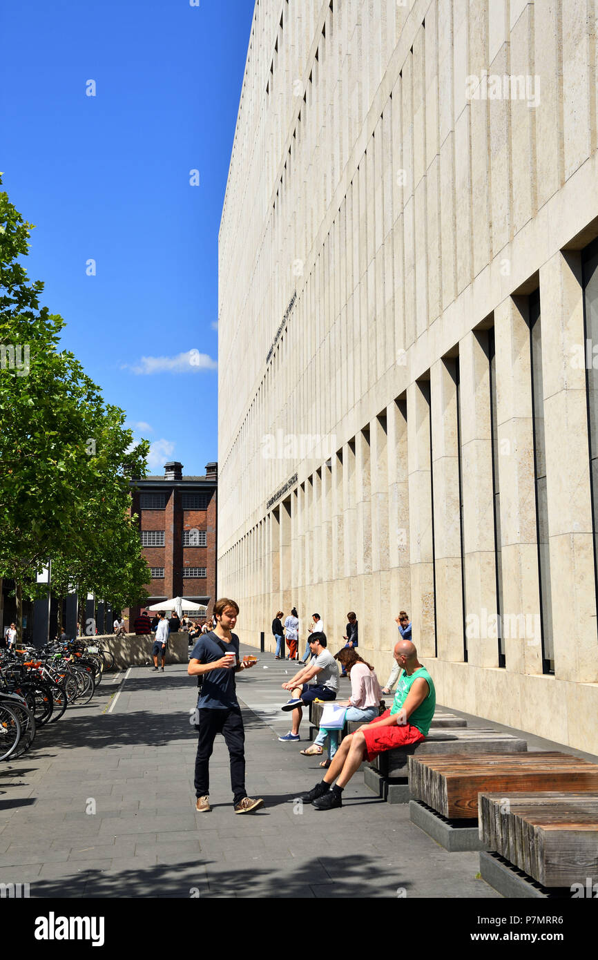 Deutschland, Berlin, Bezirk Mitte, Jacob und Wilhelm Grimm Zentrum der Humboldt Universität Bibliothek, Erbaut vom Schweizer Architekten Max Dudler, im Jahr 2009 eingeweiht. Stockfoto