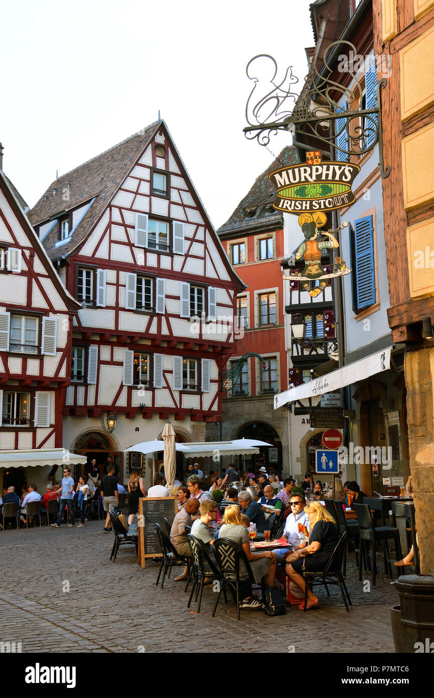 Frankreich, Haut Rhin, Alsace Weinstraße, Colmar, Place de l'Ancienne Douane Stockfoto