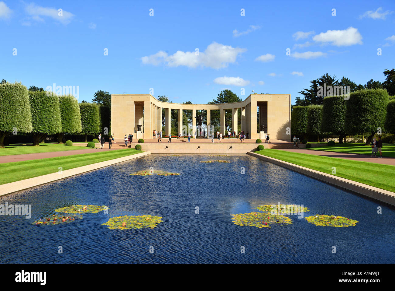 Frankreich, Calvados, Omaha Beach, Colleville-sur-Mer, Normandie amerikanischen Friedhof, Denkmal und seinen 22 Fuß Bronzestatue von Donald De Lue Stockfoto