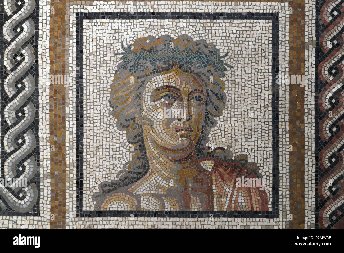 Frankreich, Rhone, Lyon, historische Stätte als Weltkulturerbe von der UNESCO, Colline de Fourviere, gallo-römische Museum von Fourvière vom Architekten Bernard Zehrfuss, Bacchus (Dionysos) Mosaik gebaut Stockfoto
