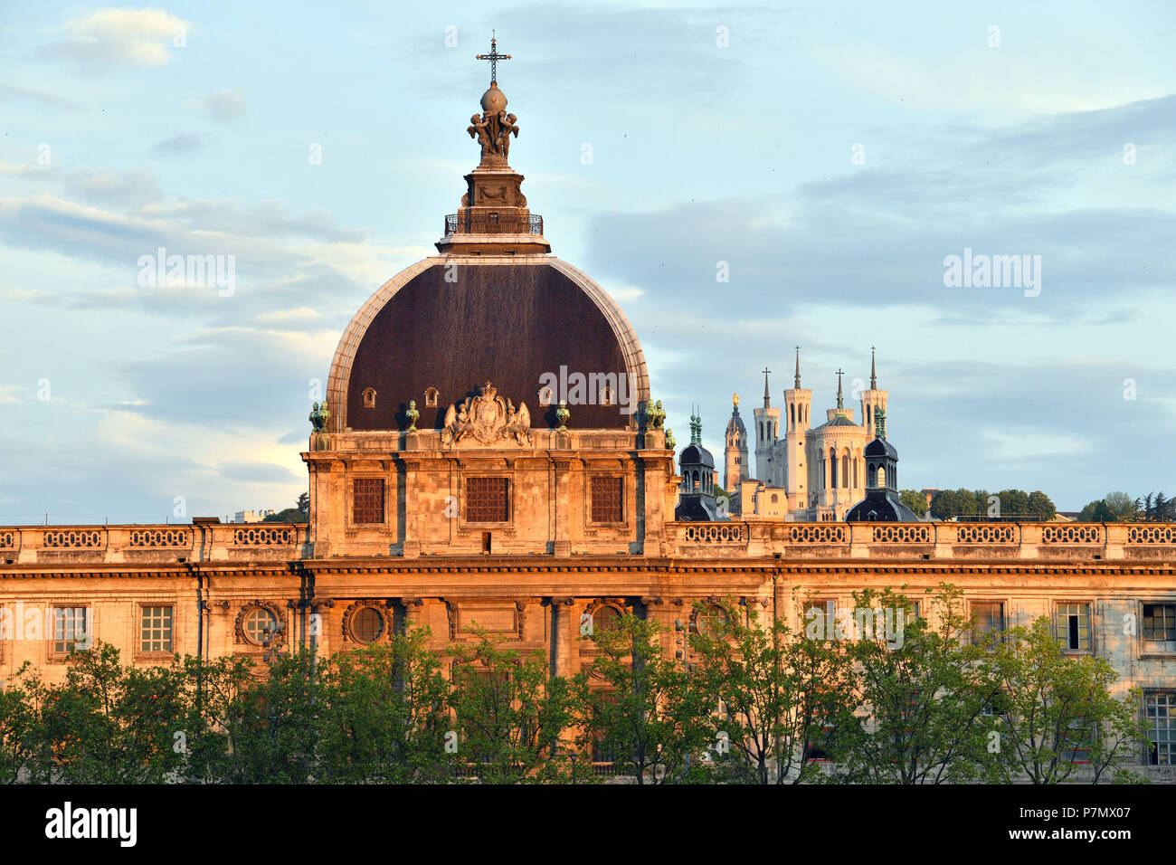 Frankreich, Rhone, Lyon, historische Stätte als Weltkulturerbe von der UNESCO, Hotel Krankenhaus und Notre Dame De Fourviere Basilica Stockfoto