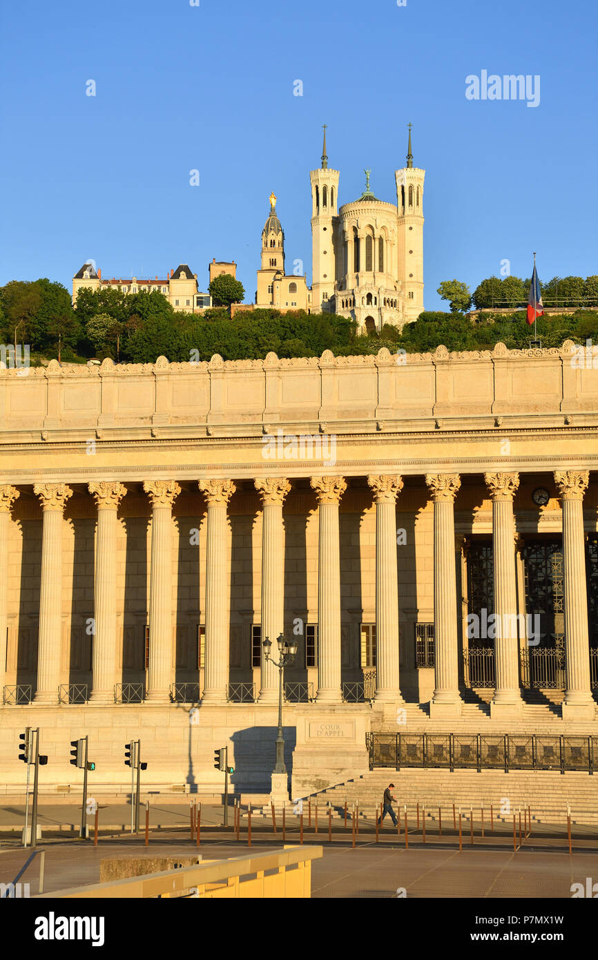 Frankreich, Rhone, Lyon, historische Stätte als Weltkulturerbe von der UNESCO, Vieux Lyon (Altstadt), Saone Ufer mit dem Gericht und der Notre Dame De Fourviere im Hintergrund Stockfoto