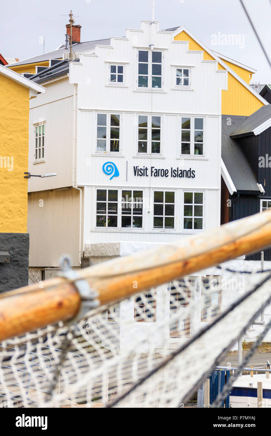 Fremdenverkehrsbüro am Hafen, Torshavn, Streymoy Island, Färöer, Dänemark Stockfoto