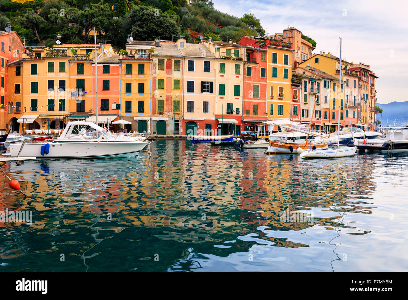 Hafen und typischen bunten Häusern, Portofino, der Provinz Genua, Ligurien, Italien Stockfoto
