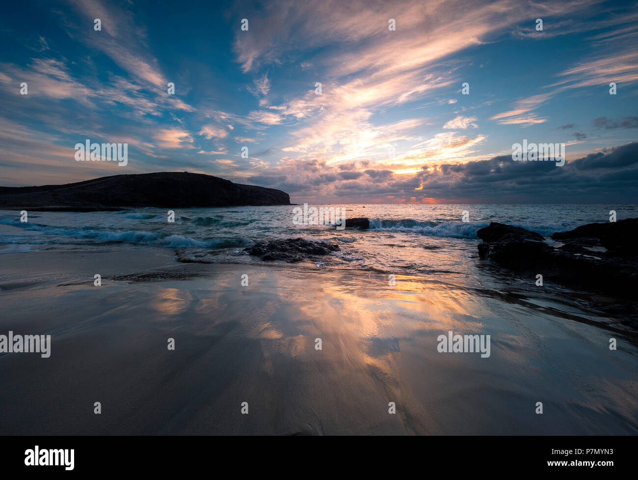 Los Papayao Strand bei Sonnenaufgang, Lanzarote, Kanaren, Spanien, Europa Stockfoto