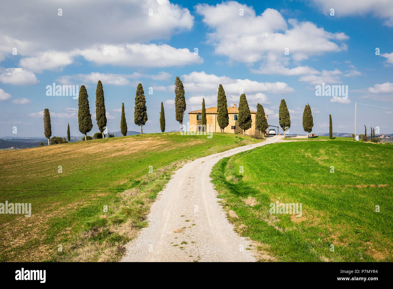 Einsames Haus mit cipresses in der Nähe von Pienza, Toskana, Italien Stockfoto