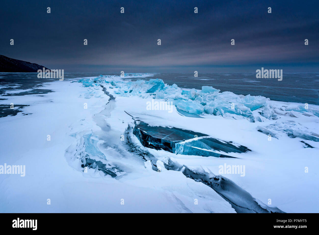 Eine neue Spaltung der Eis am Baikalsee, Irkutsk Region, Sibirien, Russland Stockfoto