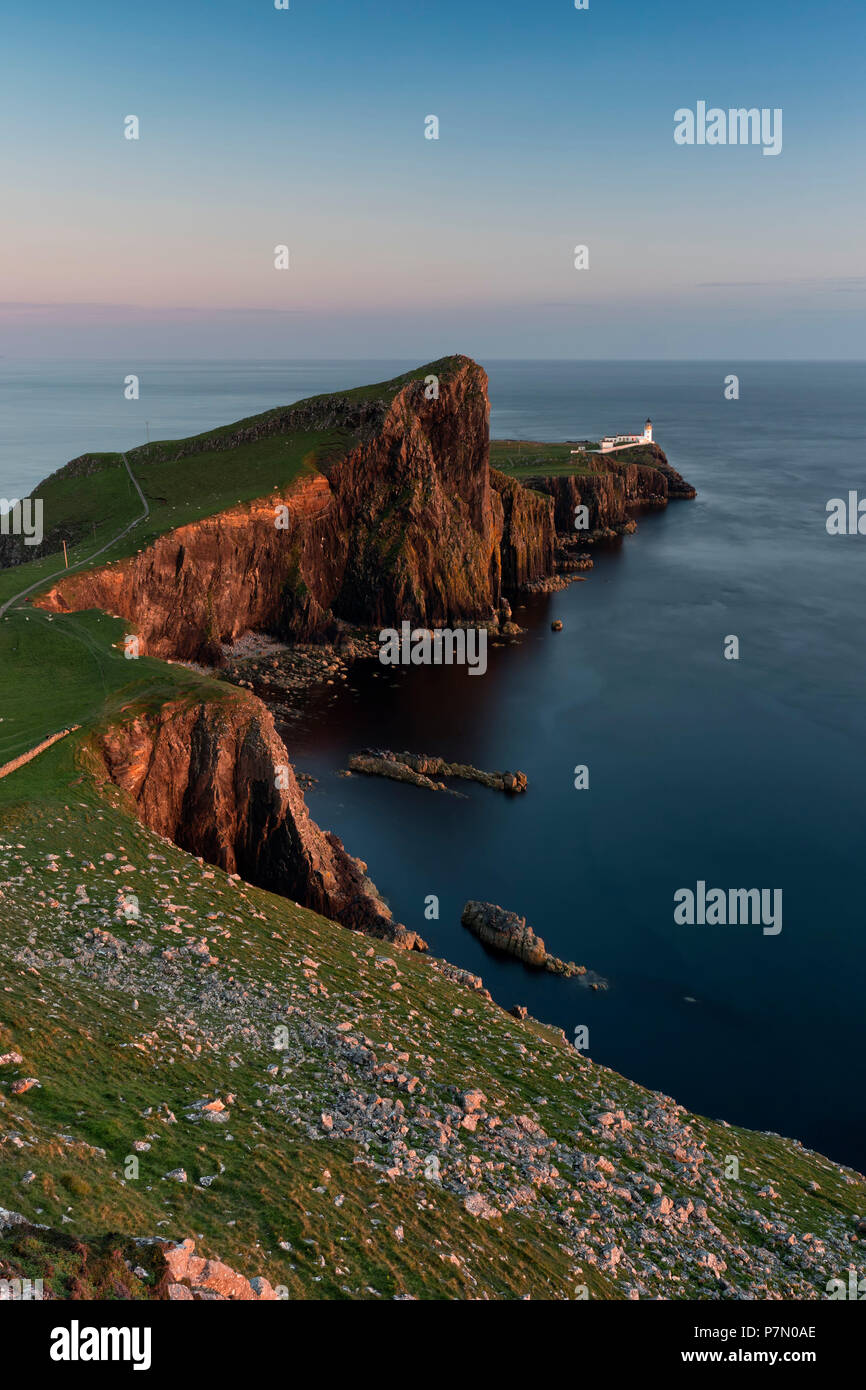 Sommer Sonnenuntergang am Neist Point Lighthouse, Isle of Skye, Innere Hebriden, Schottland, Europa Stockfoto