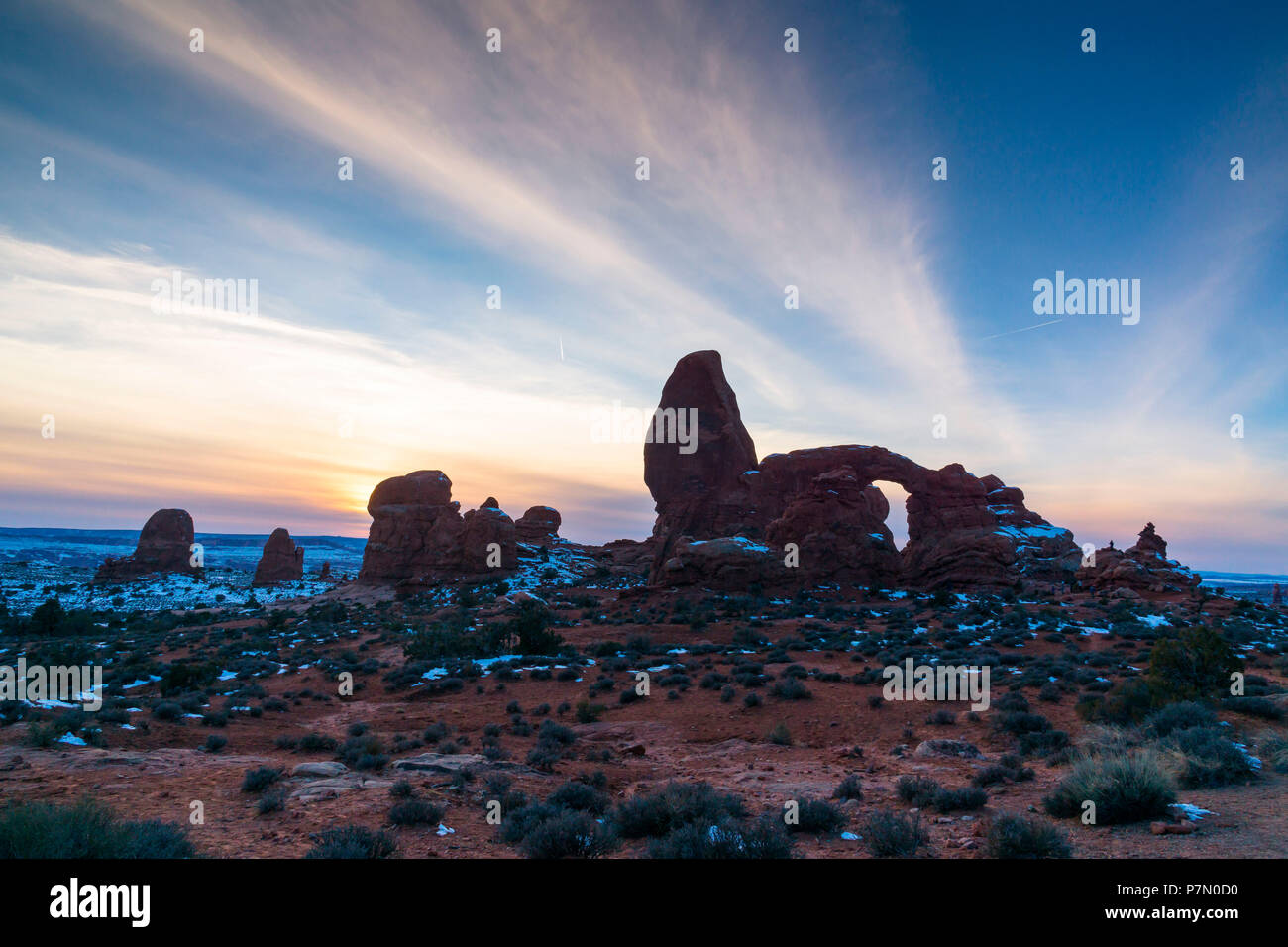 Sonnenuntergang am Turret Arch, Arches National Park, Moab, Utah, USA Stockfoto