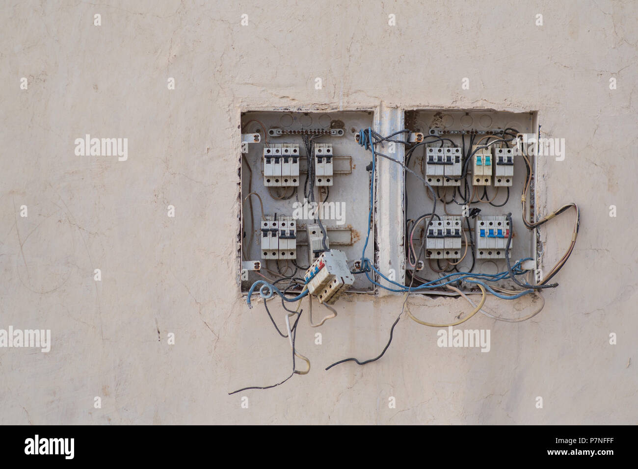Ein defektes elektrisches Feld Stockfoto