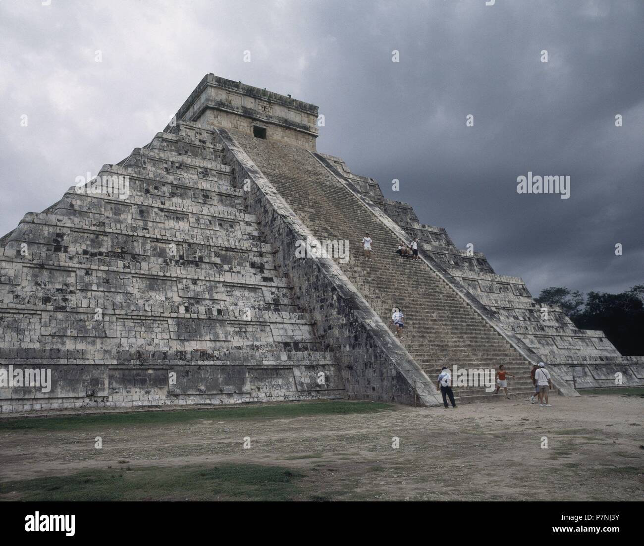 Templo De Kukulcan O Piramide De Kukulcan Tambien Conocido Por El Nombre Del Castillo Siglo Xii Lage Piramide Kukulkan Chichen Itza Stockfotografie Alamy