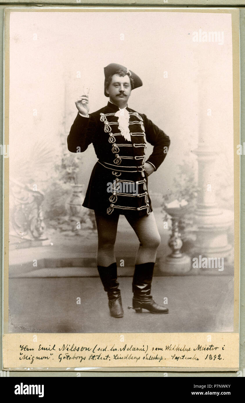 Emil Adami (tidigare Nilsson) som Wilhelm Meister ich Mignon, gästspel av August Lindbergs sällskap på Stora teatern i Göteborg 1892 145 Emil Adami, rollporträtt - SMV-H 1 002 Stockfoto