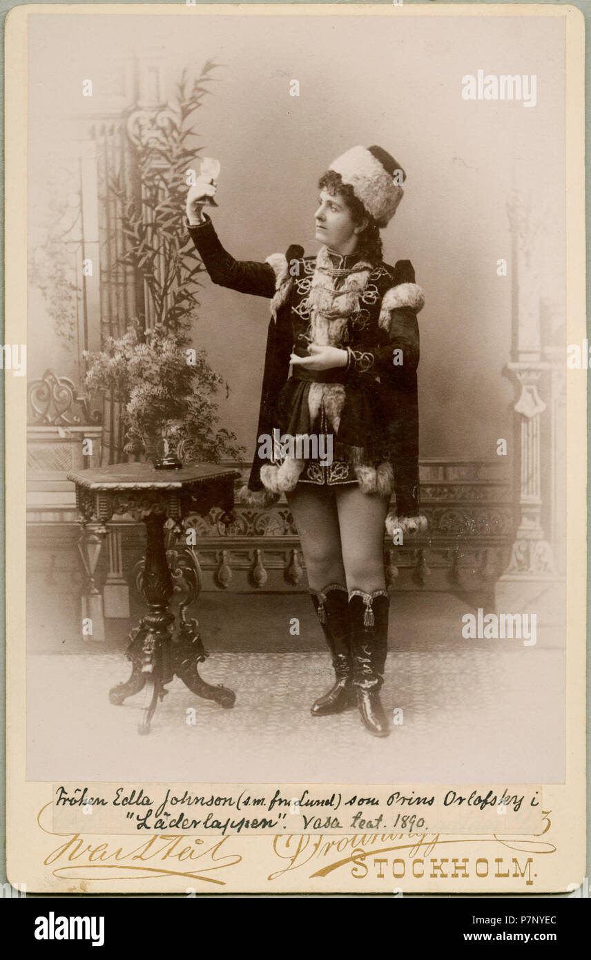 Edla Johnsson som Prins orlofsky ich Läderlappen, Vasateatern 1890 141 Edla Johnsson, rollporträtt - SMV-H4 214 Stockfoto