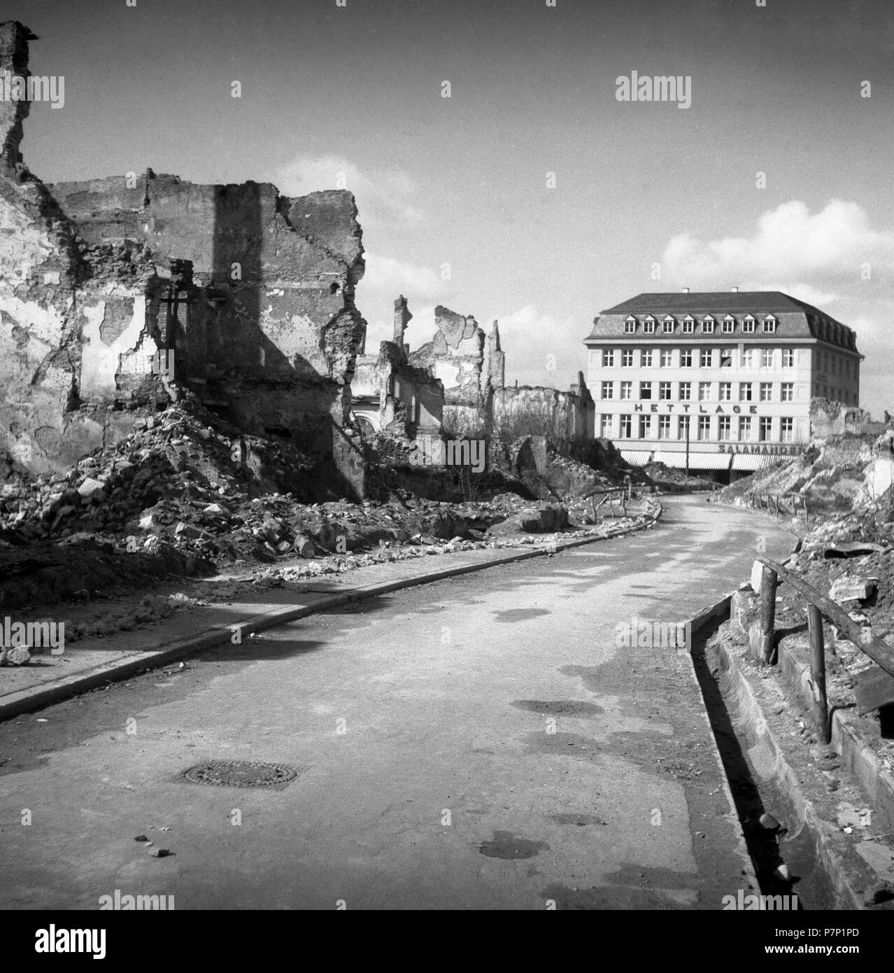 Straße auf der Hettlage Freizeit Center in Basler Landstr. 17, Ca. 1945, Freiburg, Deutschland Stockfoto