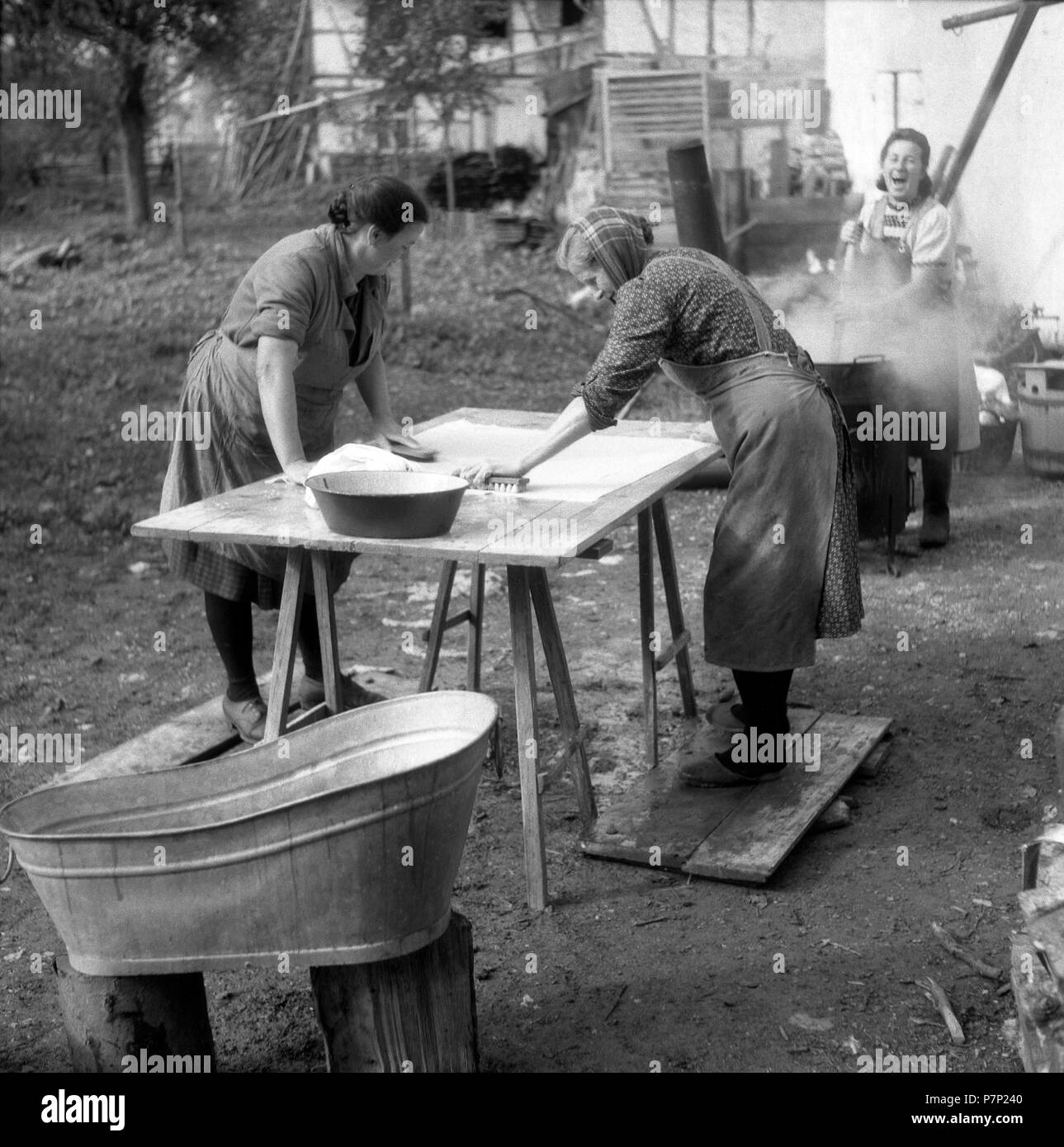 Hausarbeit ca. 1945 bis 1955, in der Nähe von Freiburg, Deutschland Stockfoto