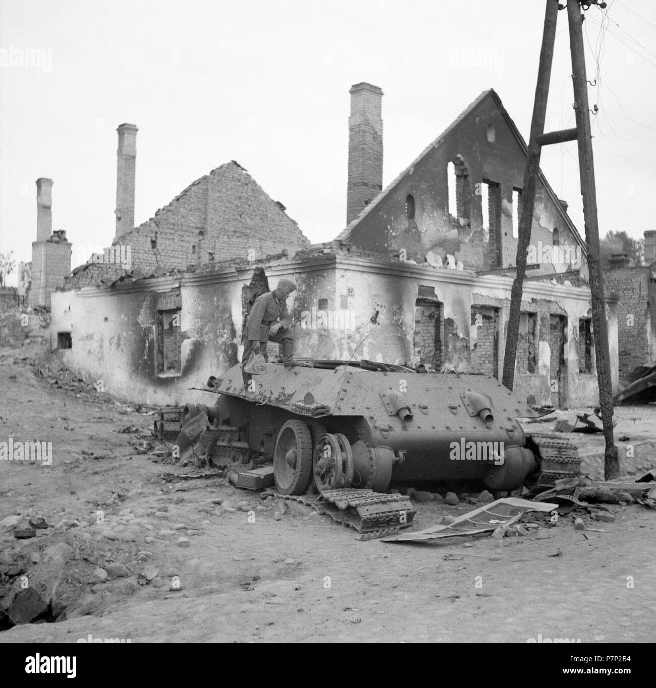 destroyed-soviet-tank-fotos-und-bildmaterial-in-hoher-aufl-sung-alamy