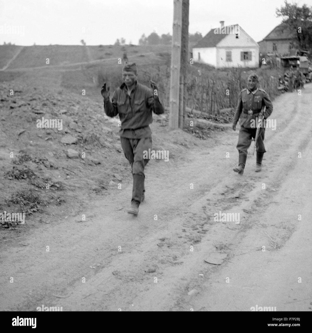 Angriff auf die Sowjetunion, Operation Barbarossa, Originale Bildunterschrift: 1941 Gefangene Russisch, Slonim, Weißrussland Stockfoto