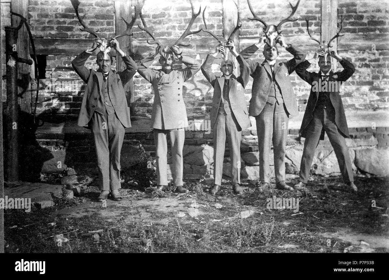 5 Männer Hirschgeweihe Ca. 1930, genaue Ort unbekannt, Deutschland Stockfoto