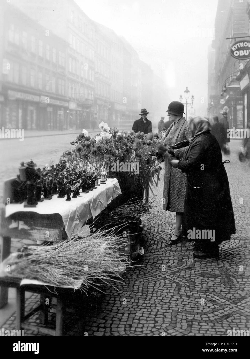 Straße verkauf Blumen Ca. 1930, genaue Ort unbekannt, Deutschland Stockfoto