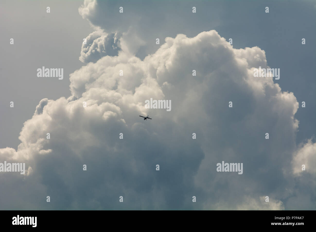 Ultra Light aircaft Herausforderung dieser turbulenten Wetter. Stockfoto