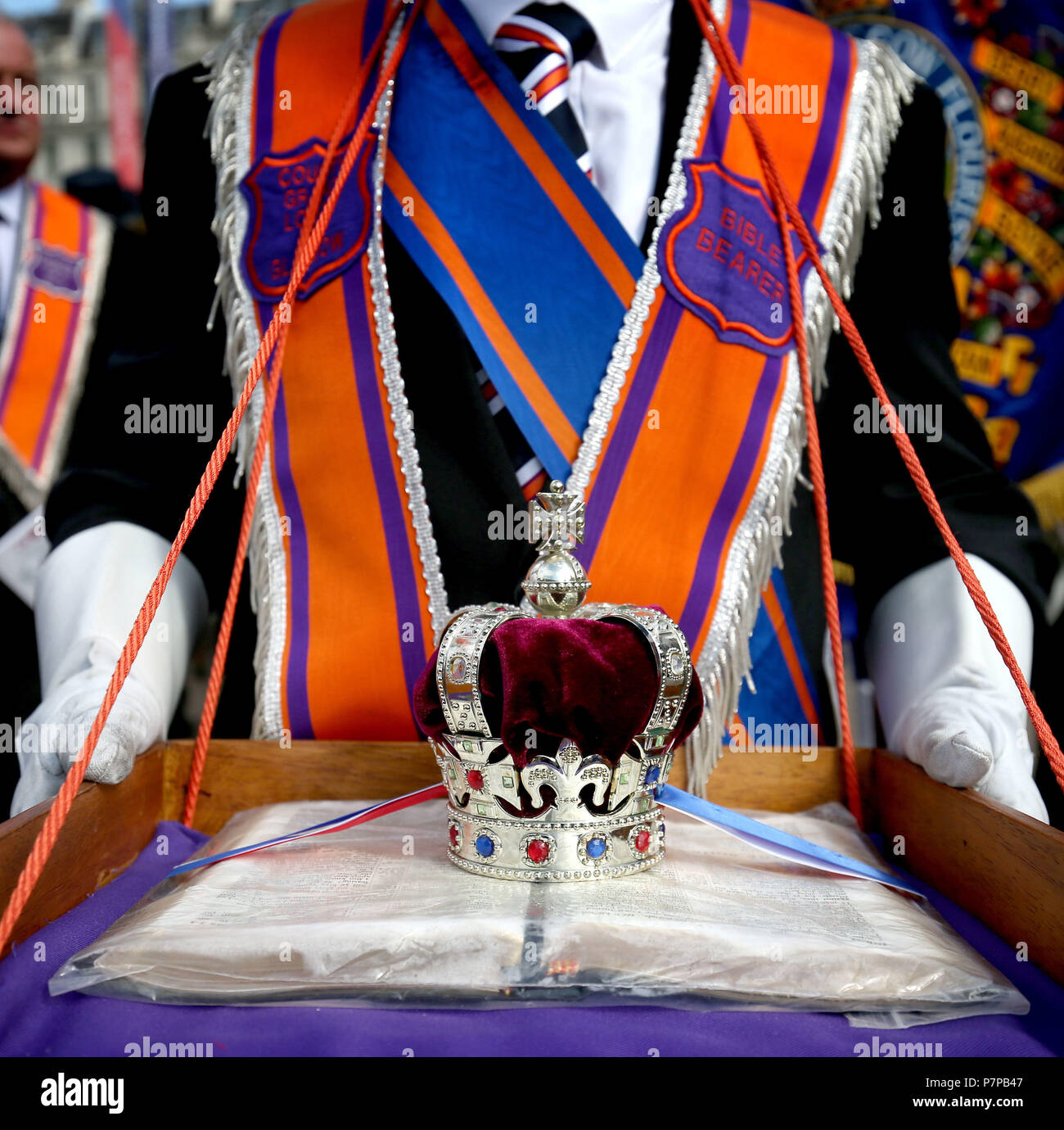 Mitglieder des Orange Order nehmen an den jährlichen County Grand Orange bestellen Boyne Parade durch das Stadtzentrum von Glasgow. Stockfoto