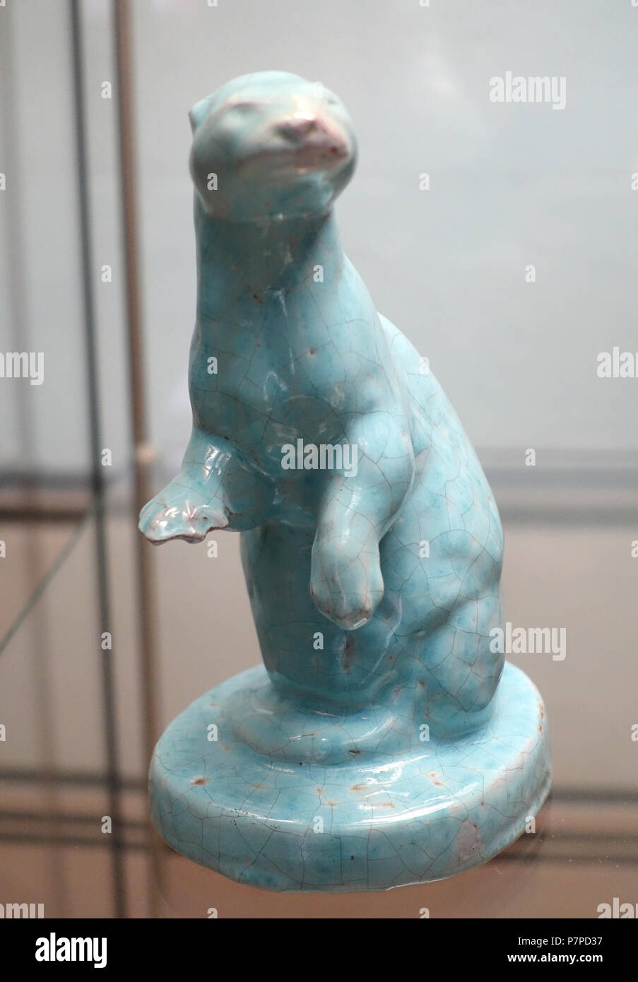 Englisch: Ausstellung im Keramik-Museum Berlin Schustehrusstrasse 13,10585 Berlin, Deutschland. Diese Arbeit ist in der Weil der Künstler vor mehr als 70 Jahren starb. 15 November 2014, 10:18:18 160 Fischer durch August Gaul, Kurt Weskstatt Randhan, Bunzlau, Anfang der 1920er Jahre Keramik-Museum Berlin - DSC 04173 Stockfoto