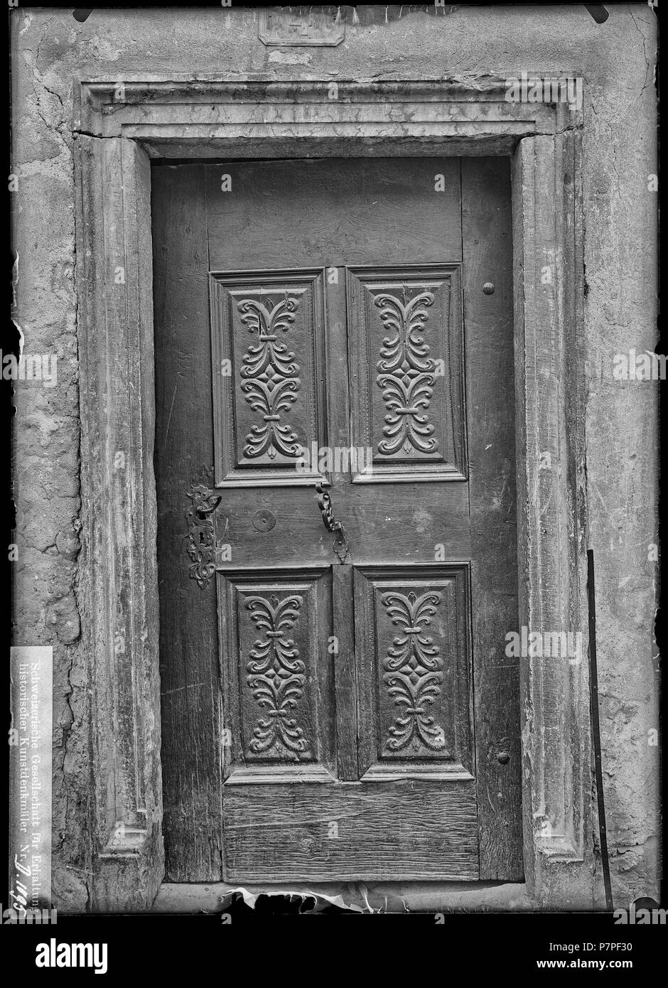 Sion, Maison, Porte, Vue d'ensemble; Vue d'ensemble d'une Porte d'une Maison sculptée, datant du 17ème siècle. Juni 1906 82 CH-NB-Sion, Maison, Porte, Vue d'ensemble - Sammlung Max Van Berchem - EAD -7683 Stockfoto
