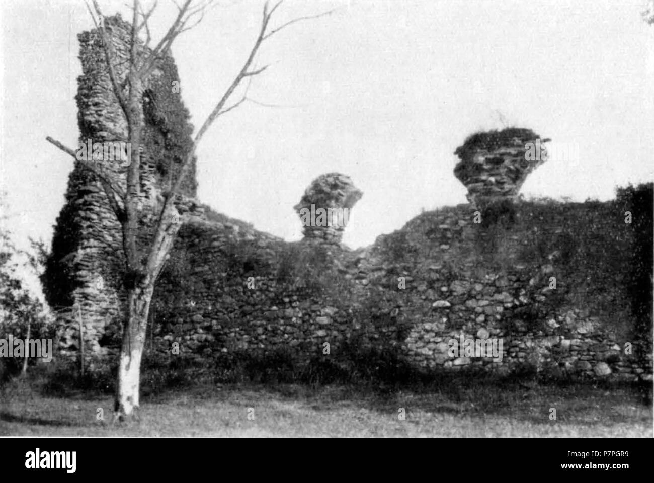 Italiano: Castello di Lesa, Torre d'angolo. Vor 1937 159 Abb. 43, Castello di Lesa, Torre d Angolo, p155, Foto nigra nigra il Novarese Stockfoto