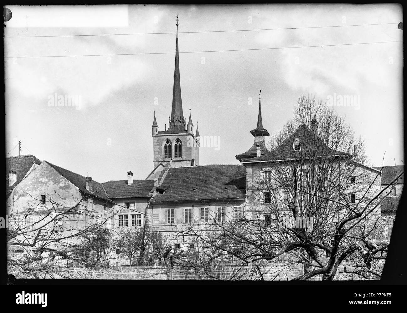Payerne, Abbatiale, Vue partielle; Vue partielle du Clocher de l'Abbatiale depuis le sud; Abtei Payerne, Abteikirche (., Payerne). 1899 76 CH-NB-Payerne, Abbatiale, Vue partielle - Sammlung Max Van Berchem - EAD -7424 Stockfoto