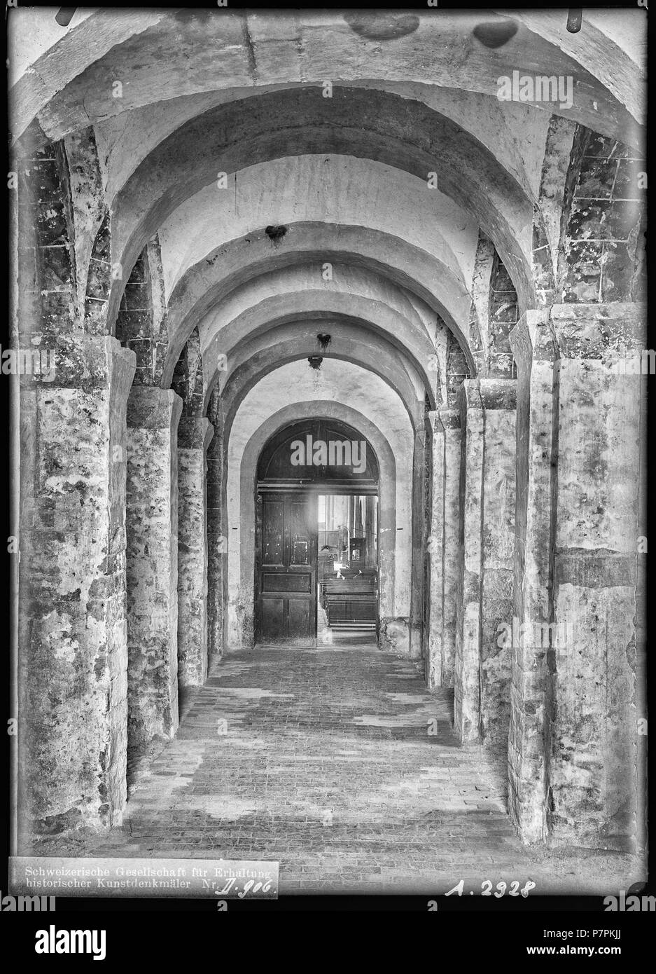 79 CH-NB-Romainmôtier, Abbatiale, Vorhalle, Vue partielle intérieure - Sammlung Max Van Berchem - EAD -7496 Stockfoto