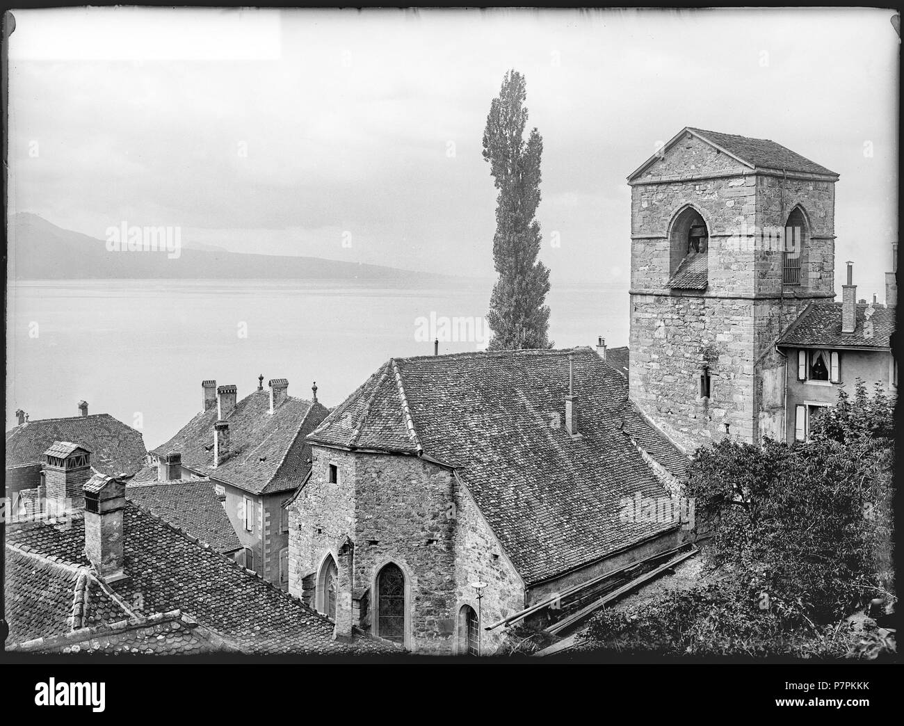 Saint-Saphorin, Eglise, Vue d'ensemble; Vue d'ensemble de l'église Saint-Symphorien et des Maisons qui l'entourent, vue Prise depuis Le nord-Est. 1899 80 CH-NB-Saint-Saphorin, Eglise, Vue d'ensemble - Sammlung Max Van Berchem - EAD -7521 Stockfoto