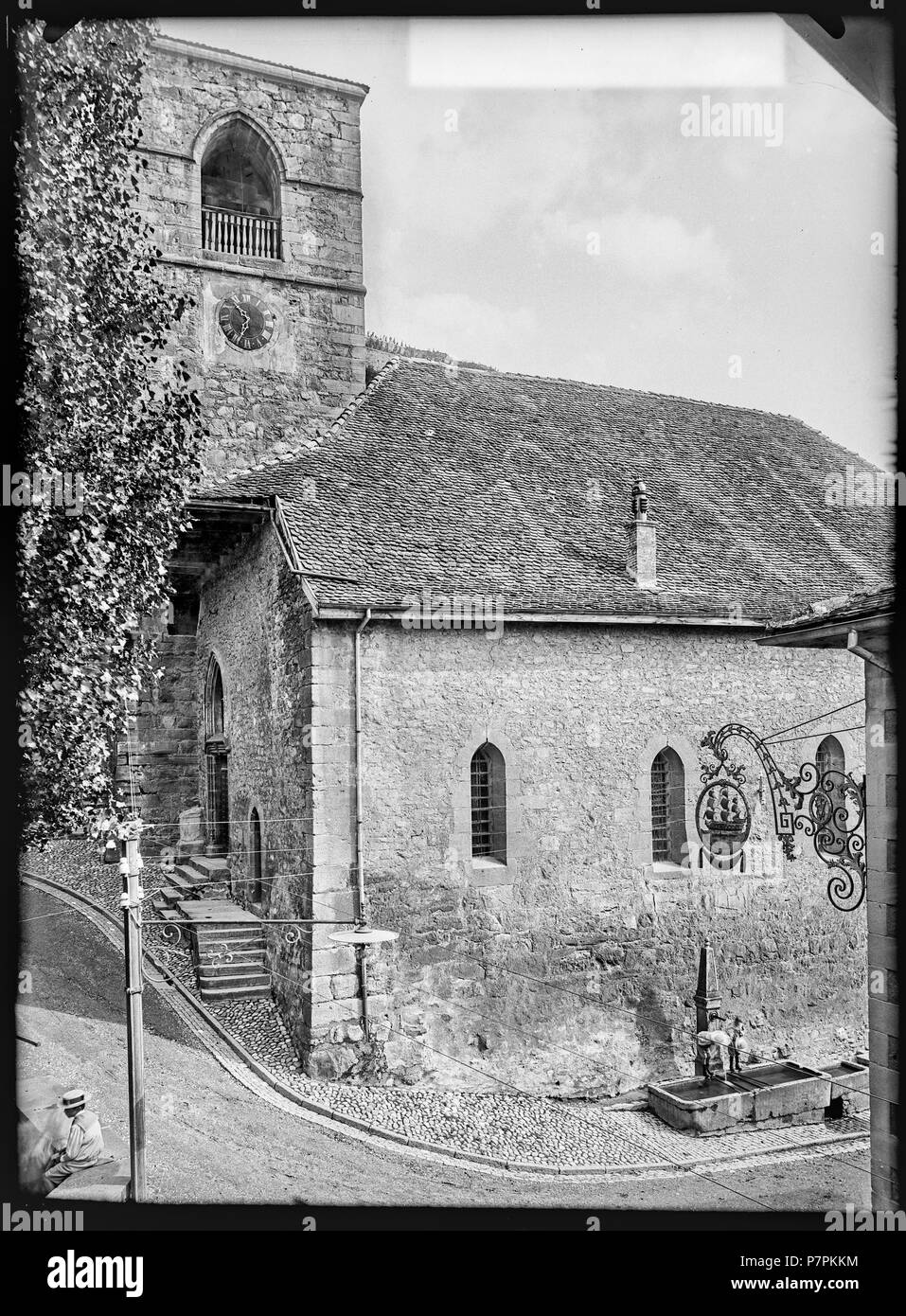 Saint-Saphorin, Eglise, Vue partielle; Vue partielle De l'église Saint-Symphorien et de son Clocher, vue Prise depuis le sud-ouest. 1899 80 CH-NB-Saint-Saphorin, Eglise, Vue partielle - Sammlung Max Van Berchem - EAD-10281 Stockfoto