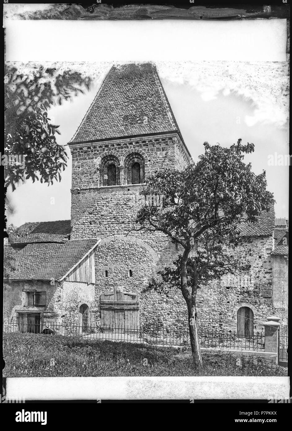 Saint-Sulpice (VD), Eglise, Vue partielle; Vue partielle De l'église Romane de Saint-Sulpice vue de l'Ouest. Zwischen 1898 und 1907 80 CH-NB-Saint-Sulpice (VD), Eglise, Vue partielle - Sammlung Max Van Berchem - EAD -7527 Stockfoto