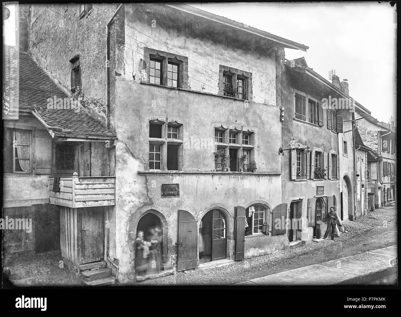 73 CH-NB-La Sarraz, Maison, Fassade, Vue partielle - Sammlung Max Van Berchem - EAD -7546 Stockfoto