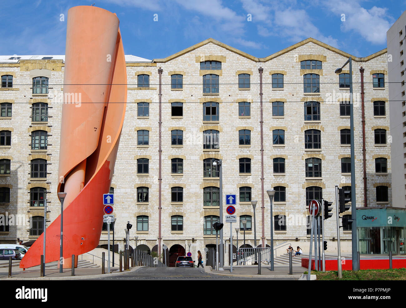 Marseille, Les Docks Dorf, 5 historischen Lagerhäusern in eine up-market Shopping, Office- und Restaurantkomplex umgewandelt Stockfoto