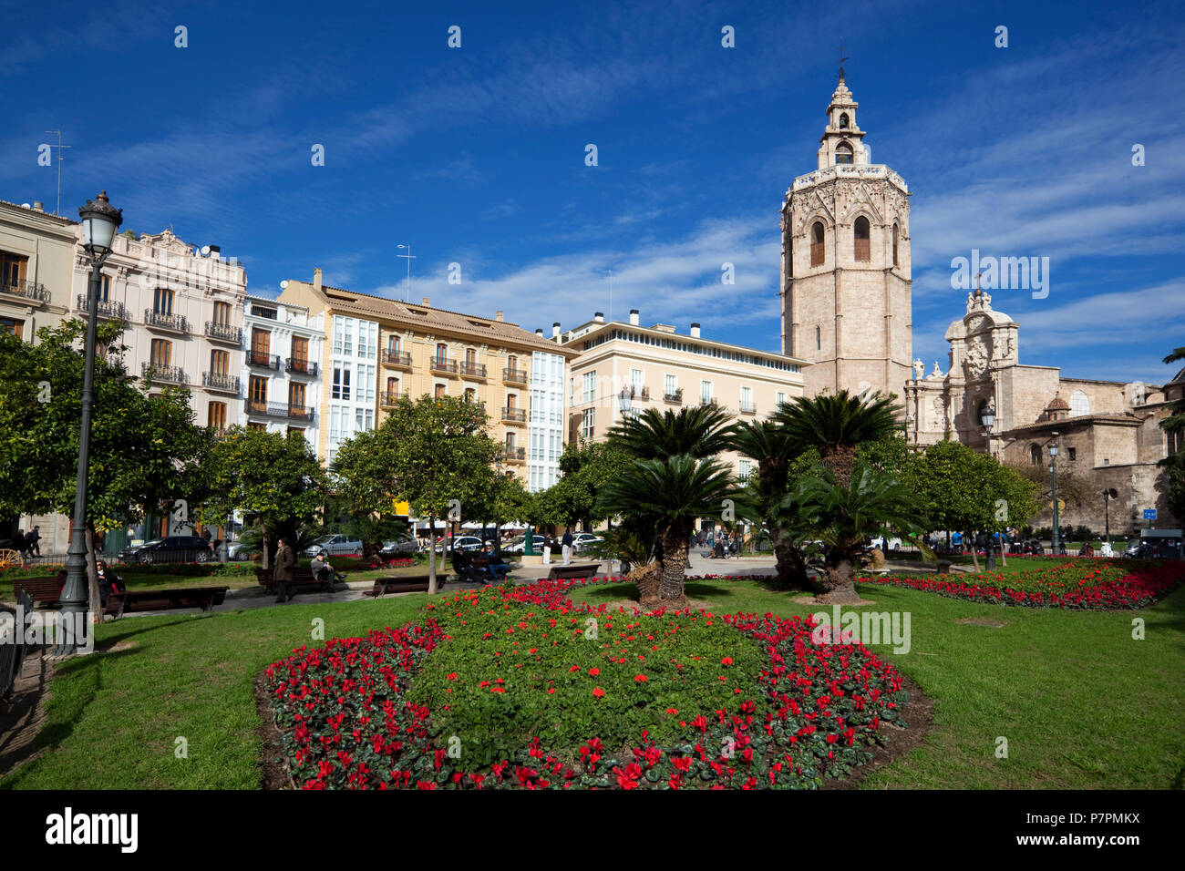 Plaza de la Reina mit der El Micalet Glockenturm und die Kathedrale von Valencia Stockfoto