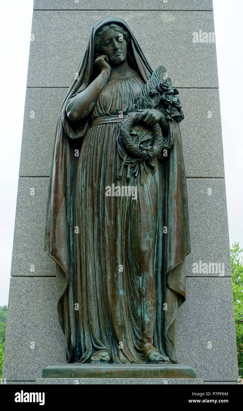 Englisch: Soldaten Denkmal von Friedrich Wellington Ruckstull (1853-1942), 1922, Granit und Bronze - Hyde Park, Stafford Springs, Connecticut, USA. 31 Juli 2016, 09:53:46 350 Soldaten Denkmal von Friedrich Wellington Ruckstull Skulptur, 1922, Granit und Bronze DSC 04163 Stockfoto