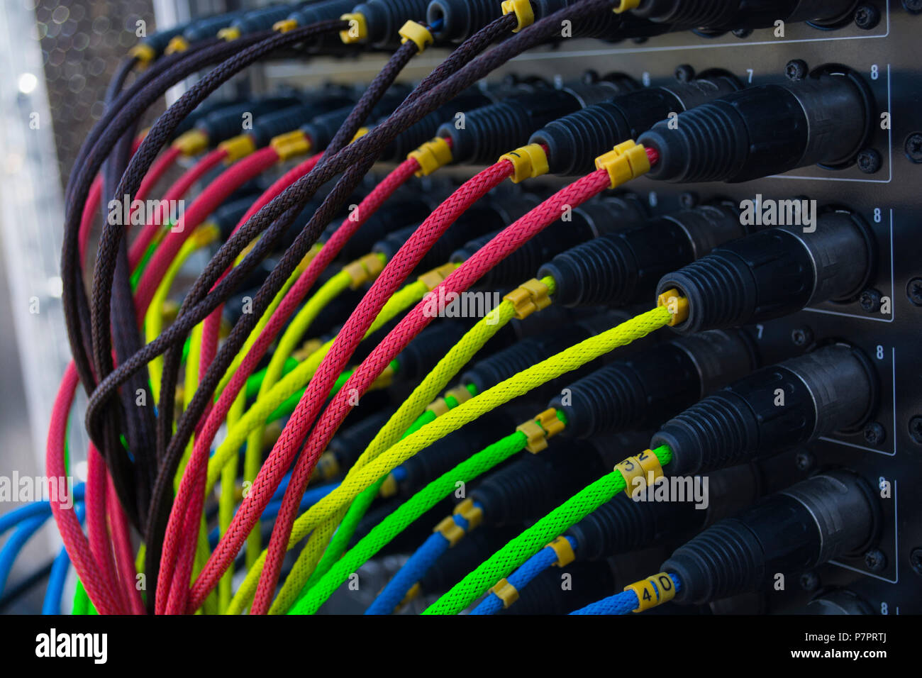 Bunte kabel Ausrüstung für die Verbindung von Klang, Licht, Konzerte Stockfoto