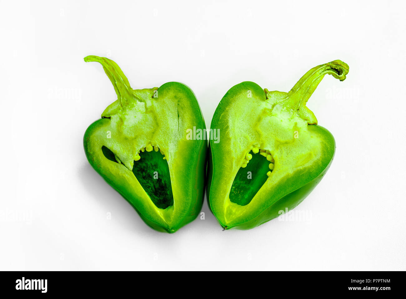Pfeffer grün der bulgarischen, der zwei Teile, in der Nähe von Stockfoto