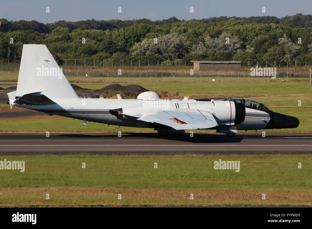 N926NA, ein Martin WB-57F Canberra, betrieben von der NASA, bei der Landung am Flughafen Prestwick nach einem Transatlantik-Flug. Stockfoto