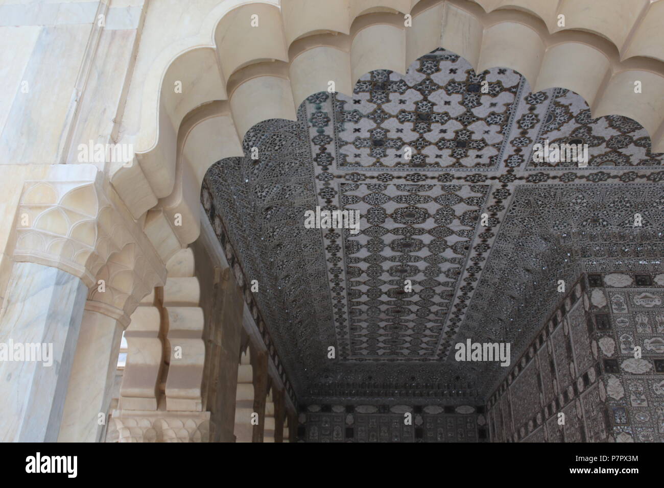 Sheesh Mahal und auch als Spiegel Palast bekannt ist der prächtige Stück Architektur mit wunderschönen Edelsteinen und Glas gebaut. Stockfoto