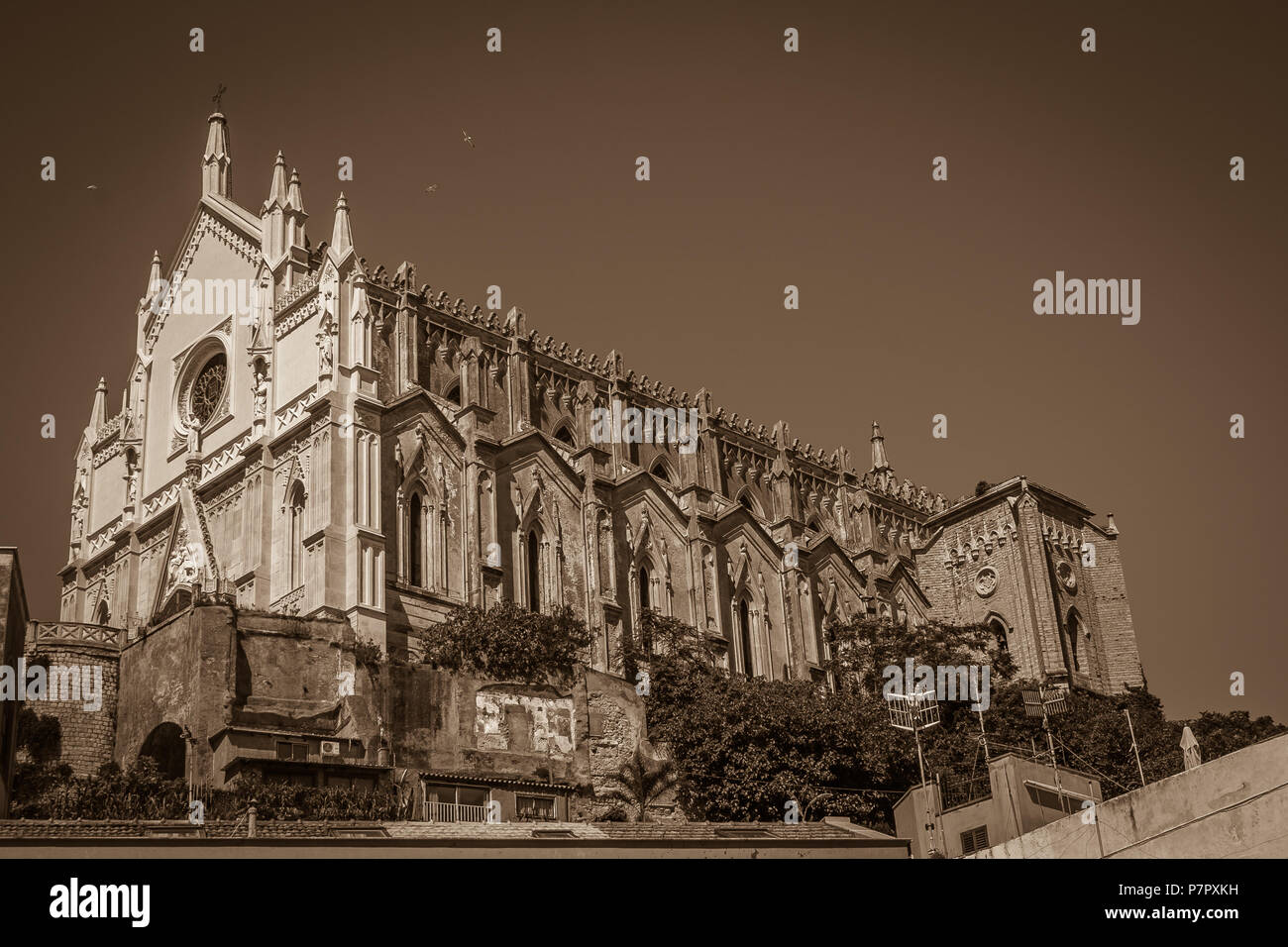 Sepia Ansicht des Heiligen Franziskus Kirche im Zentrum von Gaeta city, Latium Stockfoto