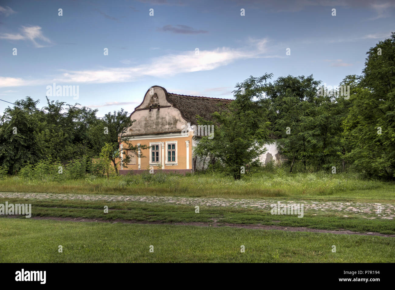 Die Vojvodina, Serbien - Haushalt neben dem Land Straße am Stadtrand von Belo Blato Dorf Stockfoto