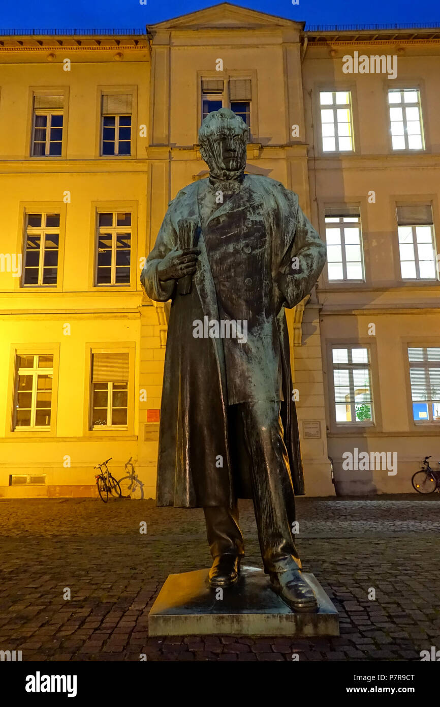 Englisch: Robert Wilhelm Bunsen, Hermann Volz - Heidelberg, Deutschland. Diese Arbeit ist in der Weil der Künstler vor mehr als 70 Jahren starb. 2. Dezember 2015, 12:04:18 335 Robert Wilhelm Bunsen, Hermann Volz - Heidelberg, Deutschland - DSC 01554 Stockfoto